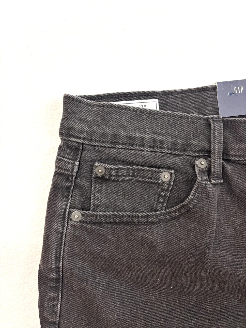 NWT GAP 5” Mid Rise Denim Girlfriend Boyfriend Cuff Shorts Faded Black (Size 31)